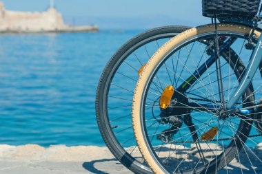 Rıhtımda kesilmiş bisiklet görüntüsü