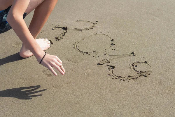 Jongen Zwembroek Schrijven Inscriptie 2019 Het Zand Het Strand Voor — Stockfoto