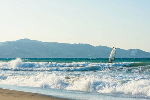 Windsurferzy Morzu Krecie Zachodzie Słońca Windsurfing Heraklionie Grecja — Zdjęcie stockowe