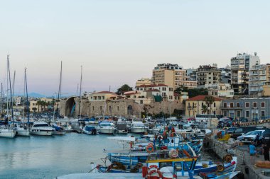 Heraklion, Yunanistan - 3 Temmuz 2018: Heraklion şehrindeki Koules Kalesi 'ne (Heraklion Venedik Şatosu) bakın
