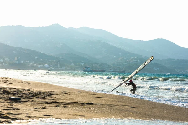 Windsurferzy Morzu Krecie Zachodzie Słońca Windsurfing Heraklionie Grecja — Zdjęcie stockowe