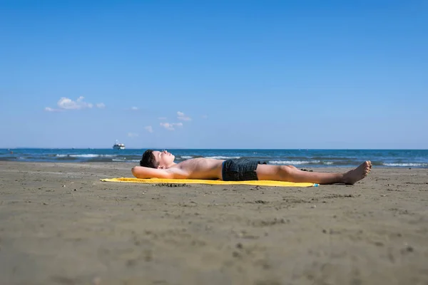 Teen Boy Lying Yellow Towel Sunbathes Beach — Stock Photo, Image