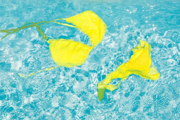 Yellow Bikini Clean Blue Water Pool — Stock Photo, Image