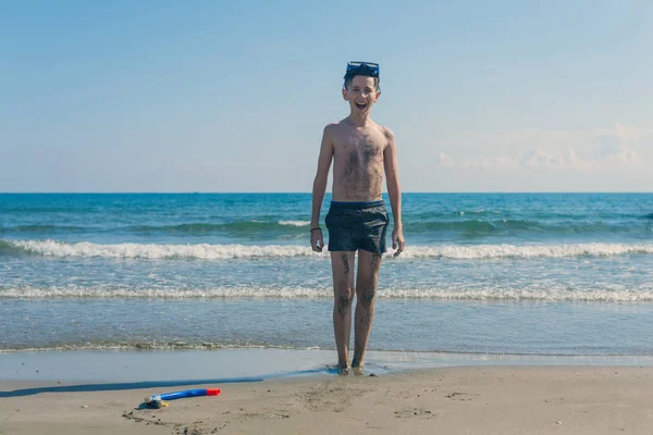 Niño Máscara Snorkel Tubo Playa Fondo Del Mar Concepto Deporte —  Fotos de Stock