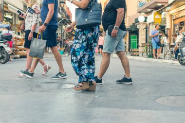 Hanya, Girit/Yunanistan-07.12.2018:Eski Venedik limanında renkli Akdeniz caddesinin manzarası Hanya kasabası. Girit Adası, Yunanistan 