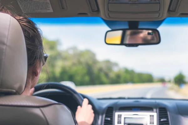 Ragazza Sta Guidando Sull Autostrada Spagna Vista Dal Sedile Posteriore — Foto Stock