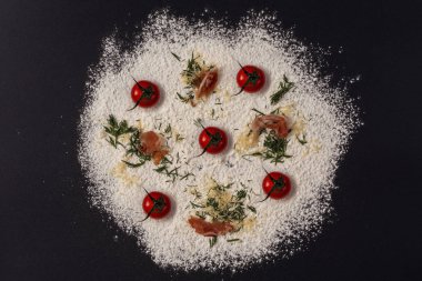 Un, domates, peynir ve reçelden yapılan pizzanın soyut görüntüsü. Kavram