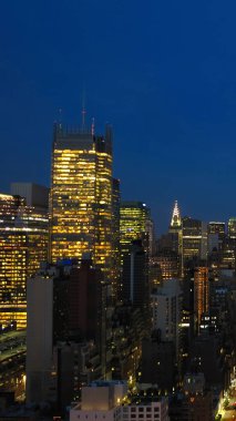 New York City, Manhattan gökdelenlerin havadan ve panoramik görünümü. Manhattan'ın gece şehir merkezinin en iyi görünümü