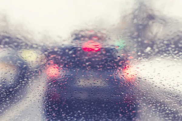 Blurred View Windshield Car Raindrops Stop Signals Car Concept Drive — Stock Photo, Image