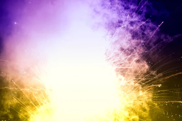 Красочные Фейерверки Крупным Планом Освещают Небо — стоковое фото