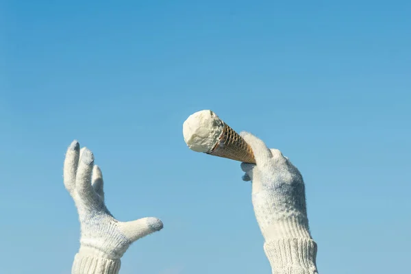 Female Hand Knitted Gloves Ice Cream Waffle Horn Blue Sky — Stock Photo, Image