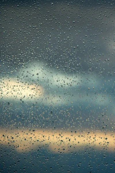 Gouttes Pluie Sur Surface Des Lunettes Fenêtre Sur Fond Nuageux — Photo