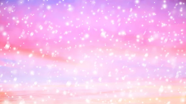 冬天的圣诞天空在粉红色和蓝色与下降的雪 夕阳云光柔和的效果 — 图库照片