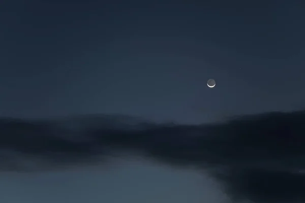Gece Gökyüzünde Kocaman Dolunay — Stok fotoğraf