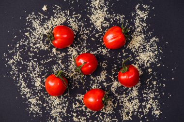 arka planda taze kiraz domates