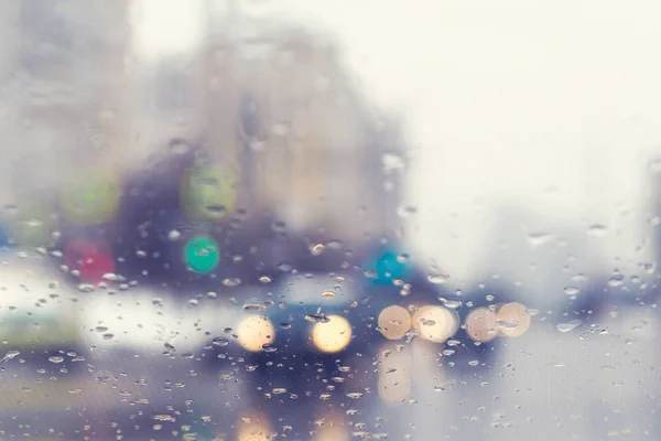 Vista Turva Através Pára Brisas Carro Com Gotas Chuva Uma — Fotografia de Stock