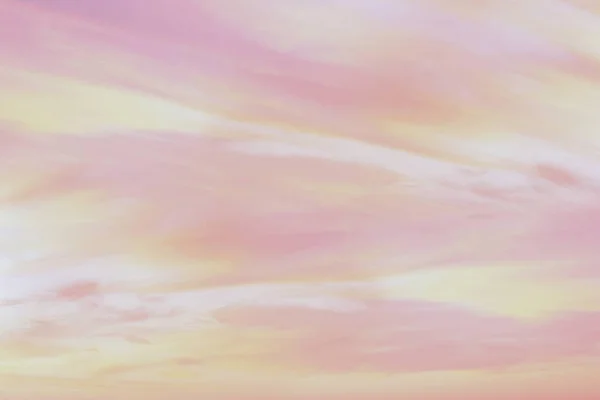 파스텔 효과와 황혼의 부드러운 구름의 다채로운 — 스톡 사진