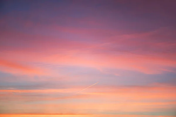 분홍색과 파란색 구름의 파스텔 색상의 — 스톡 사진