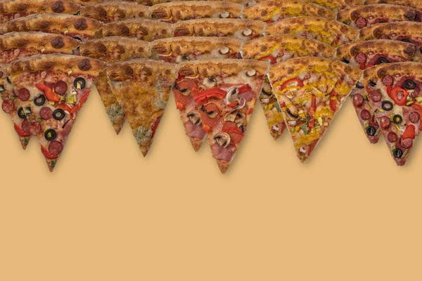 Quatro Pedaços Diferentes Pizza Fundo Amarelo — Fotografia de Stock