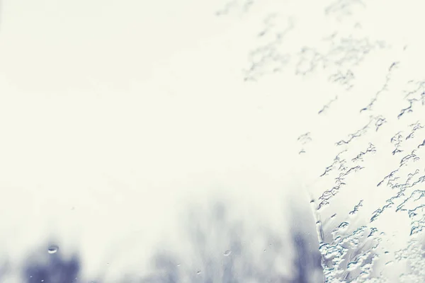汽车挡风玻璃上融化的冰霜图案 冬季概念 — 图库照片