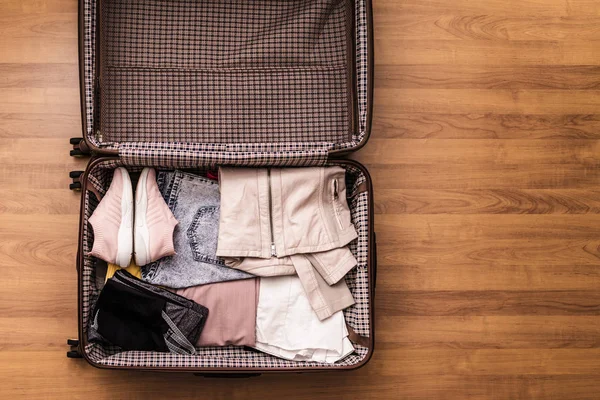 Vue Dessus Bagage Emballé Une Valise Pour Voyage — Photo