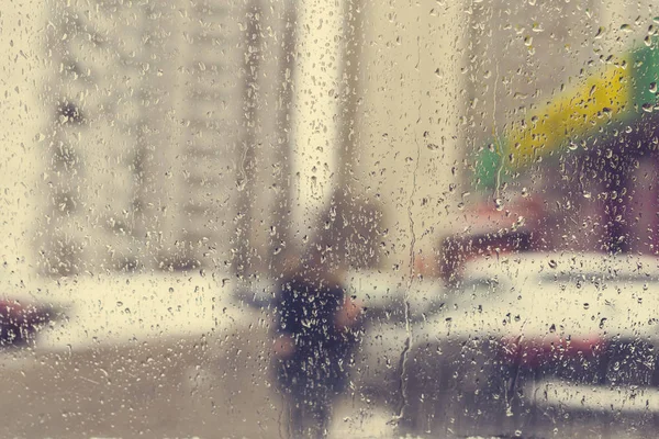 Vista Turva Através Pára Brisas Carro Com Gotas Chuva Uma — Fotografia de Stock