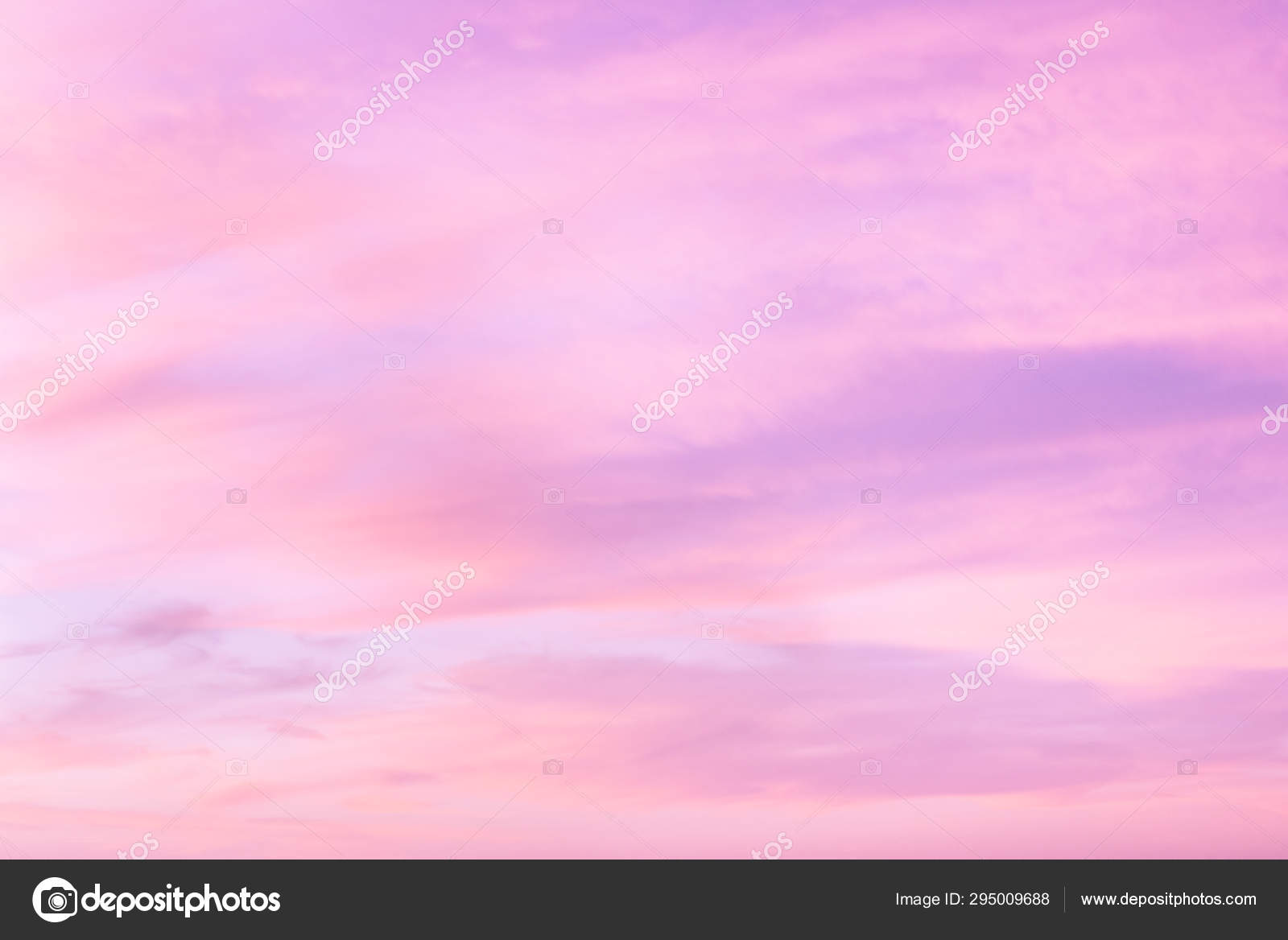 여름 하늘을 가득 채운 파스텔 보라색과 파란색 풍선의 기발한 장면. 배경화면 [fd1f8f768f0047c48fb6] by  Wallpaper HD | WidgetClub, image size:1600x1168