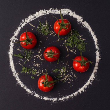 arka planda taze kiraz domates