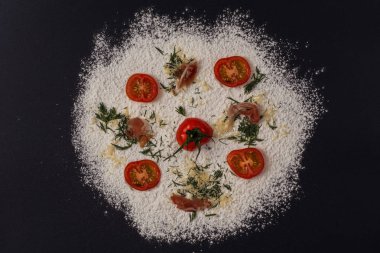 taze kiraz domates ve un arka planda