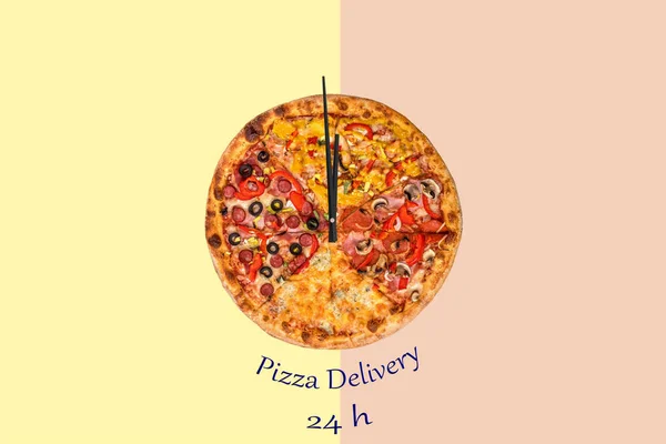 Creative Pizza Picture Form Clock Arrows Bright Background Concept — Stock Photo, Image