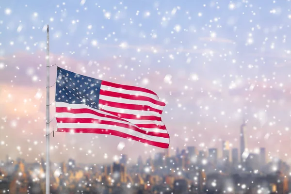 Amerikaanse Vlag Wazige Skyline Van Manhattan Sneeuw Stad New York — Stockfoto