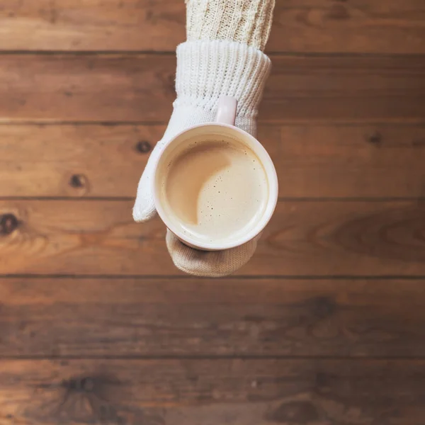 Tazza Caffè Mano Guanto Sullo Sfondo — Foto Stock