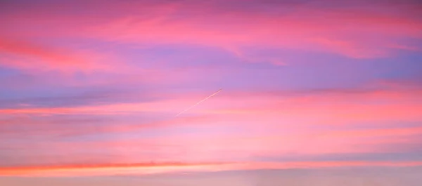 Небо Розовых Синих Тонах Эффект Светлого Пастельного Цвета Облака Заката — стоковое фото