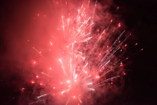 Fogos Artifício Coloridos Perto Iluminam Céu — Fotografia de Stock