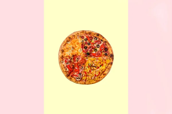 Close Van Ondersteunde Pizza Handen Achtergrond — Stockfoto