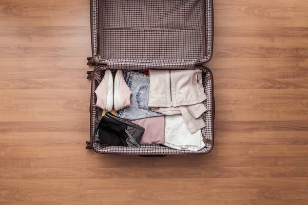 Vue Dessus Bagage Emballé Une Valise Pour Voyage — Photo