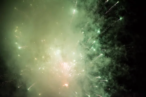 Farbenfrohes Nahaufnahmen Feuerwerk Erhellt Den Himmel — Stockfoto