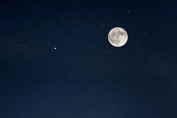 Lua Cheia Enorme Céu Noturno Com Estrelas Brilhantes — Fotografia de Stock