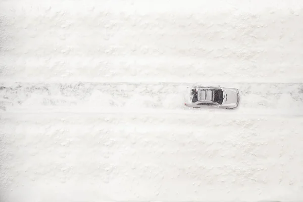 Вид Повітря Сніговий Автомобіль Рухається Дорозі Зимовий Час Сезонні Снігопади — стокове фото