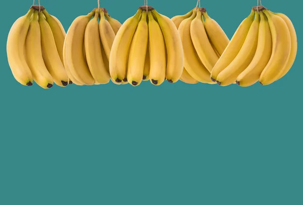 Monte Banana Madura Com Espaço Para Texto Fundo Verde Conceito — Fotografia de Stock