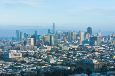 Binaları olan panoramik şehir manzarası 