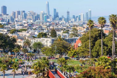 San Francisco şehir merkezi, güneşli bir günde tipik bir bina. Kaliforniya, Usa