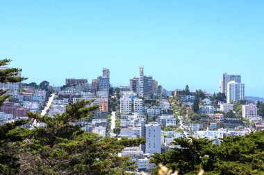San Francisco şehir merkezi, güneşli bir günde tipik bir bina. Kaliforniya, Usa