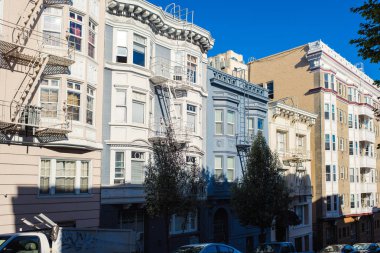 San Francisco şehir merkezi, güneşli bir günde tipik bir bina. Kaliforniya, Usa