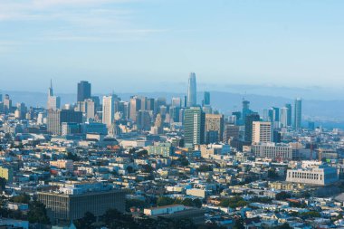 Binaları olan panoramik şehir manzarası 