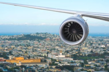 San Francisco üzerinde uçak motoru