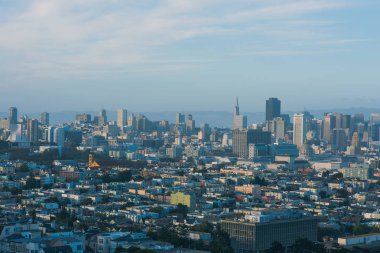 Binaları olan panoramik şehir manzarası 