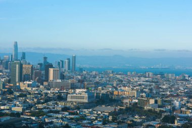 Binaları olan panoramik şehir manzarası 
