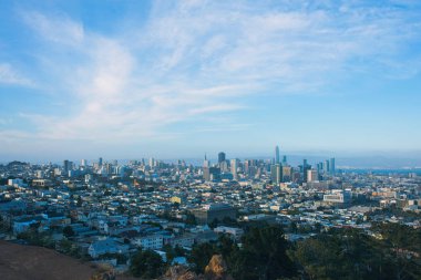 Binaları olan panoramik şehir manzarası 