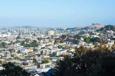 San Francisco şehir merkezi, güneşli bir günde tipik bir bina. Kaliforniya, Usa